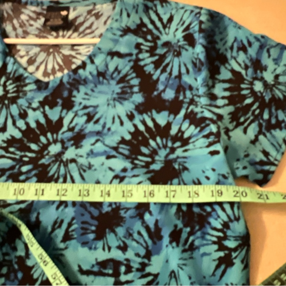Zoe + Chloe Womens Medium Floral V-Neck Scrub Top Pockets Stretch. - Picture 5 of 6